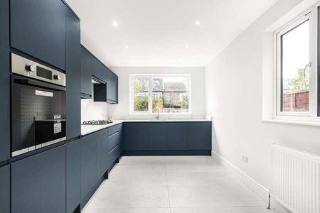 Elsenham Road, Newham, E12 - Photo 4