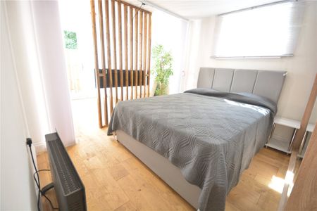 8 Woodcote Hall. 8 Woodcote Road, Epsom, Surrey, KT18 7QQ - Photo 4