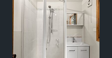 One Bedroom Cabin - Photo 4