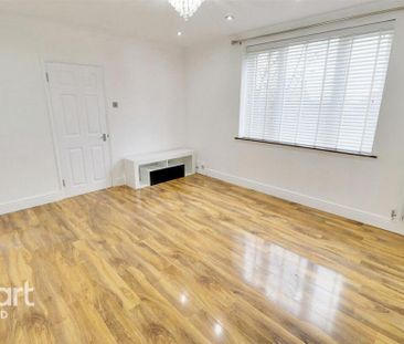3 bedroom end of terrace house to rent - Photo 1