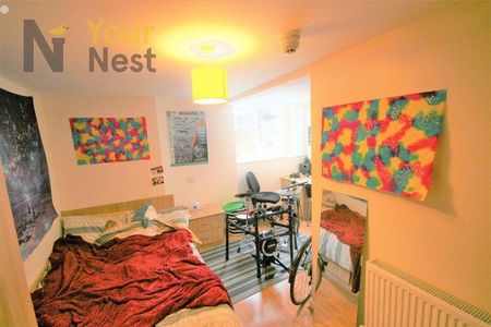 4 bedroom ground floor flat to rent - Photo 2