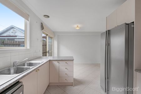 Bright and Spacious - Photo 4