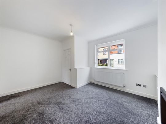 Higher Green Lane, Tyldesley, M29 - Photo 1