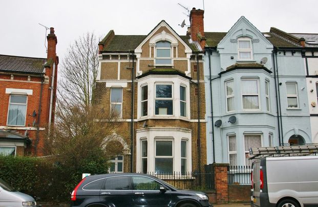 3 bedroom ground floor flat to rent - Photo 1