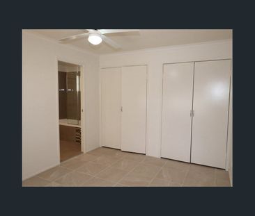 Spacious Family Living on a Generous Block - Photo 4