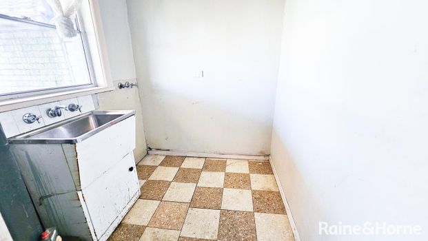 4-Bedroom Home in Good Location! - Photo 1