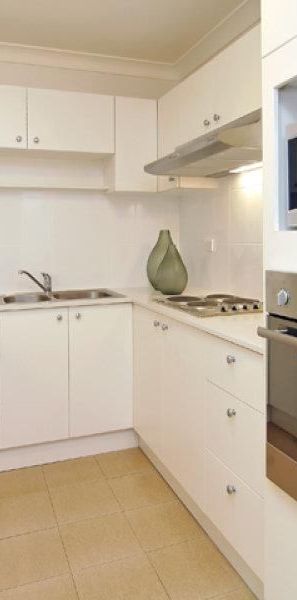 Private, Sun-Drenched Townhouse in Boutique Complex - Photo 1