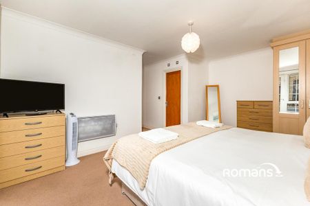 3 bedroom flat to rent - Photo 3