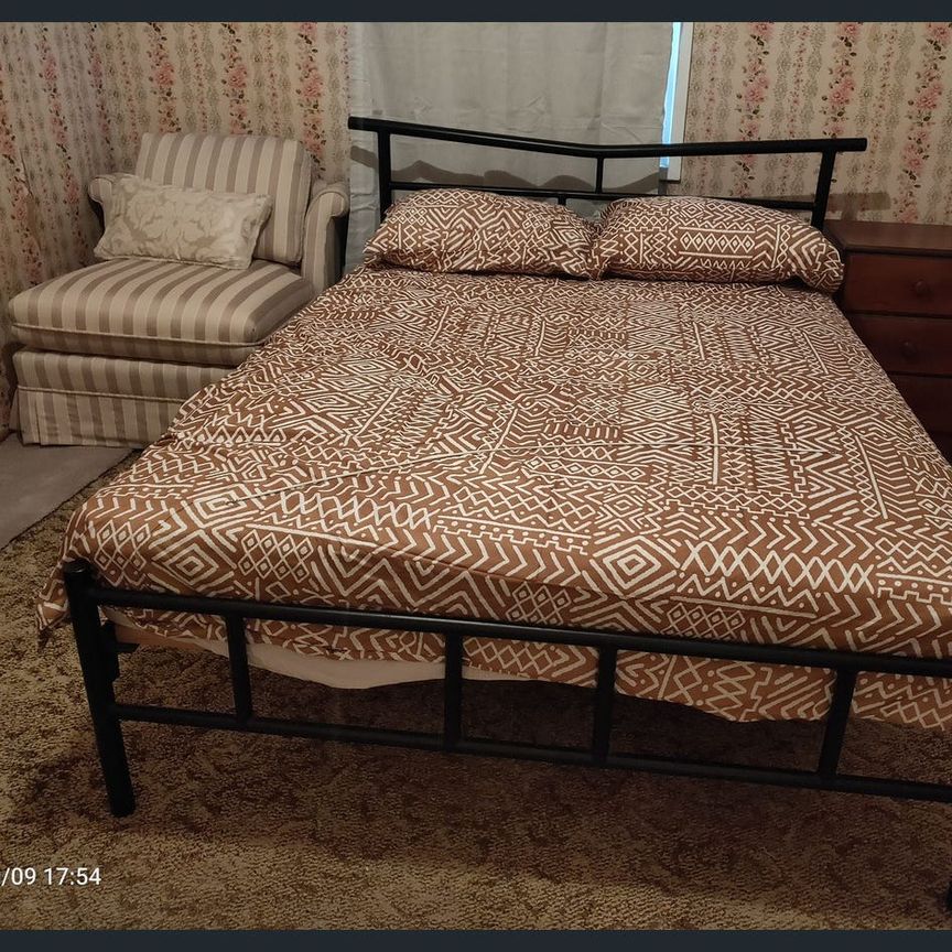 Massive Backyard & Huge 3-4 Bedroom Home - Photo 1