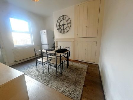 3 bedroom House To Let - Photo 2