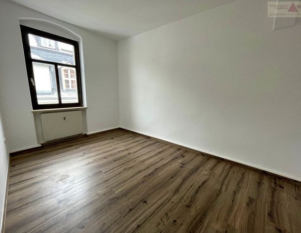 3-Raum-Wohnung mit Einbauküche auf dem Markt - teilmöbliert - Photo 1