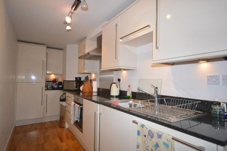 1 bedroom flat to rent - Photo 2