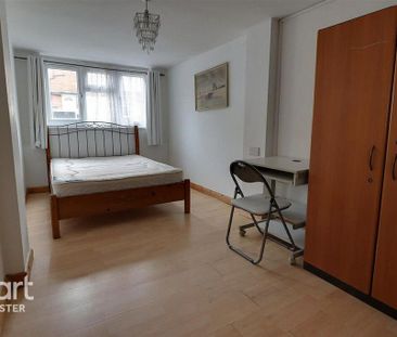 4 bedroom terraced house to rent - Photo 1