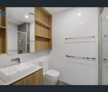 Modern & Spacious 3-Bedroom Townhouse in Prime Location - Photo 6