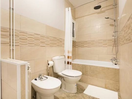 Carrer de Viladomat, Barcelona, Catalonia 08015 - Photo 1