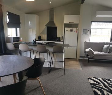 Fully Furnished 3BR Family Home in Trentham - Photo 2