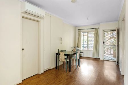 3 bedroom fully furnished apartment - great location! - Photo 2