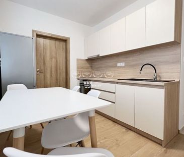 2-izbový byt na prenájom - ul. T. Vansovej - kompletná rekonštrukcia - Fotografia 3