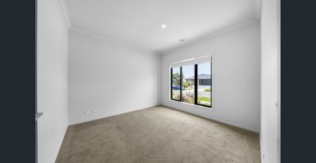 FAMILY HOME WITH ALL COMFORTS! - Photo 3