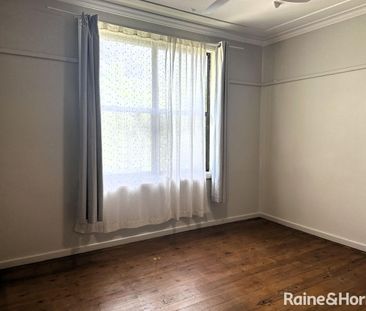 3 Bedrooms PLUS a Granny Flat! - Photo 5