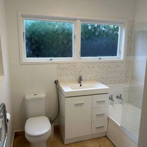 Cosy two bedroom unit in Northcote - Photo 2