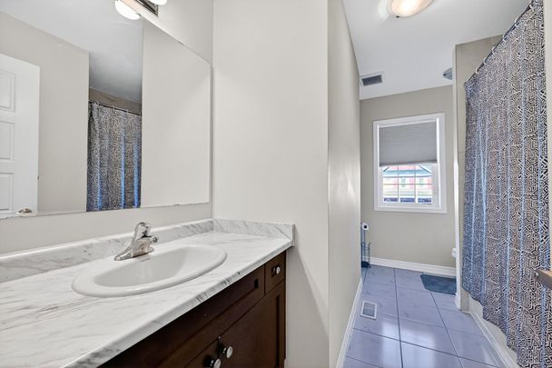 For Lease - 32 Celano Drive, Hamilton, Ontario - Photo 1