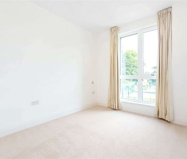 Luxury 2 bed apartment situated beside Teddington Riverside. - Photo 5