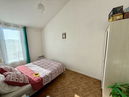 Location Appartement 4 pièces 77m² HYERES 83400 - Photo 4