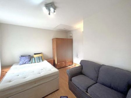 6 bedroom terraced house to rent - Photo 2