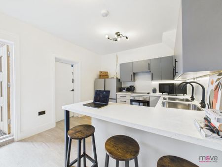 1 bedroom in a house share to rent - Photo 4