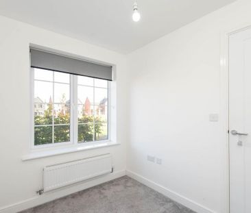 4 bedroom detached house to rent - Photo 4