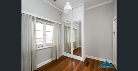 CHIC CITY LIVING - convenience at every turn! - Photo 2