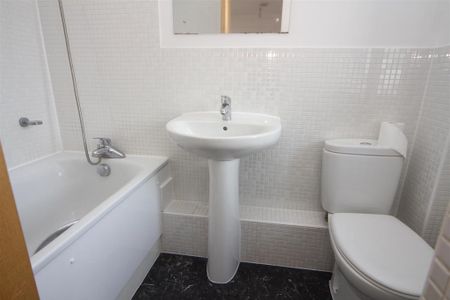 3 bedroom detached house to rent - Photo 4