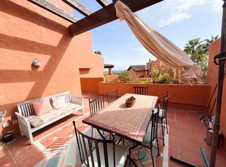 3 bedroom luxury penthouse for rent in Marbella, Spain - Photo 2