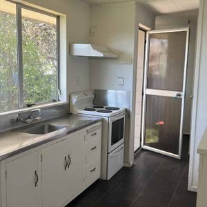 Family Home in Fairy Springs - Photo 2