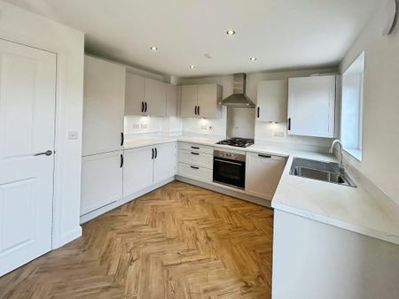 3 bedroom semi-detached house to rent - Photo 4