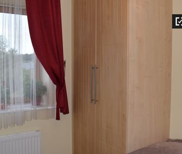 Inviting room in 2-bedroom apartment in Sandyford, Dublin - Photo 3