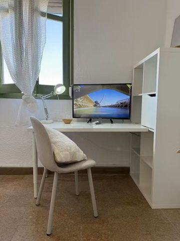 Calle del Hospital, Valencia, Valencian Community 46001 - Photo 4