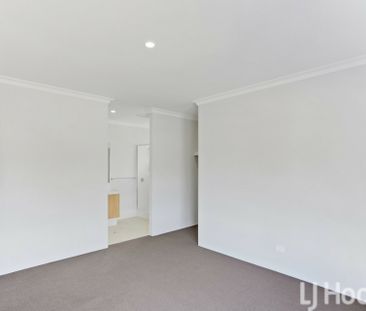 Stunning Beachside Home in Seaside Estate, Madora Bay - Photo 4