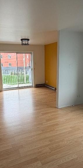4 1/2 Mont-Laurier, très propre, corridor sécurisé - Photo 1