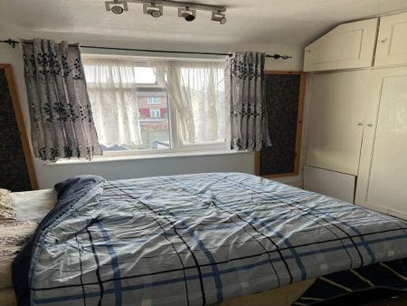 House share to rent - Photo 2