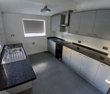 3 bedroom terraced house to rent - Photo 6