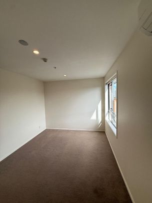 Modern & Stylish Living in the Heart of Hobsonville Point - Photo 1