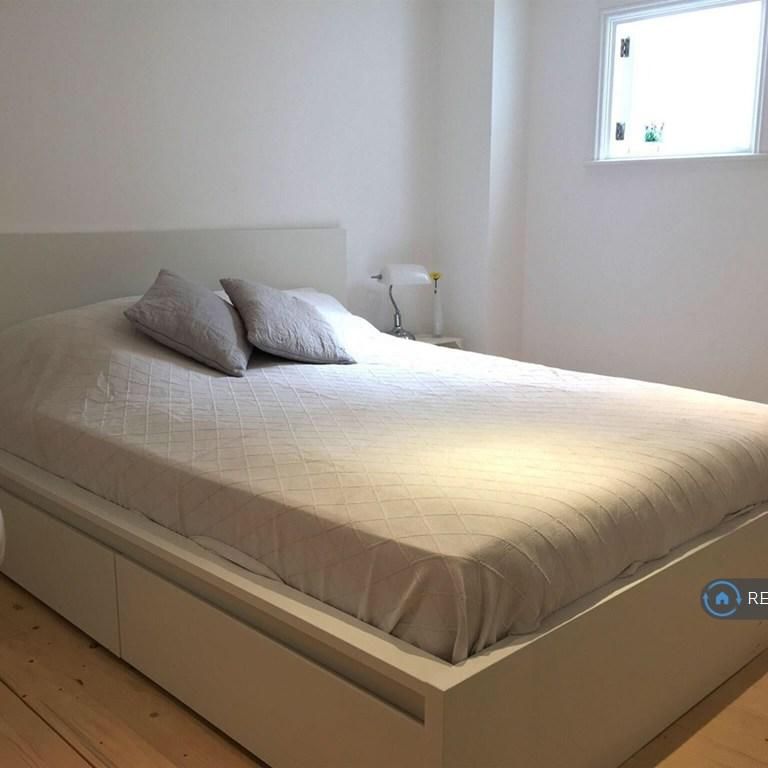 1 bedroom in a flat share to rent - Photo 1