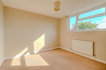 A 2 Bedroom House in Swindon Village GL51 9QH - Photo 3