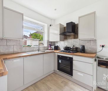 3 bedroom semi-detached house to rent - Photo 6