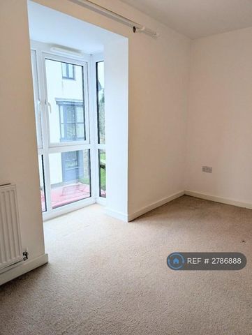 2 bedroom semi-detached house to rent - Photo 5