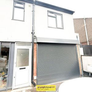 Semi detached house to rent - Photo 2