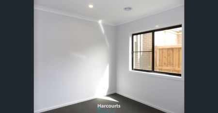 Stunning 4-Bedroom Family Home in Mickleham - Photo 2