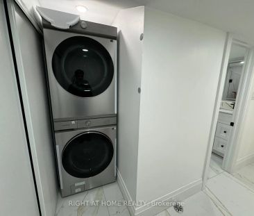 Detached Home For Lease | W9229490 - Photo 4